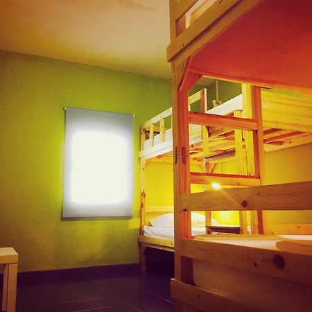 Tree Hostel Bangkok Buitenkant foto