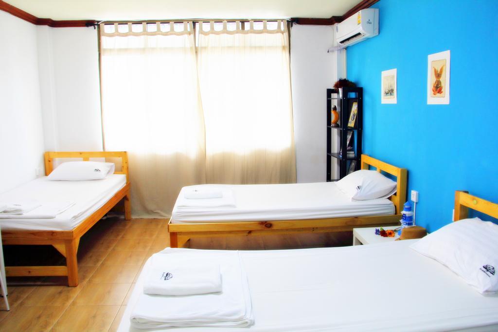 Tree Hostel Bangkok Buitenkant foto