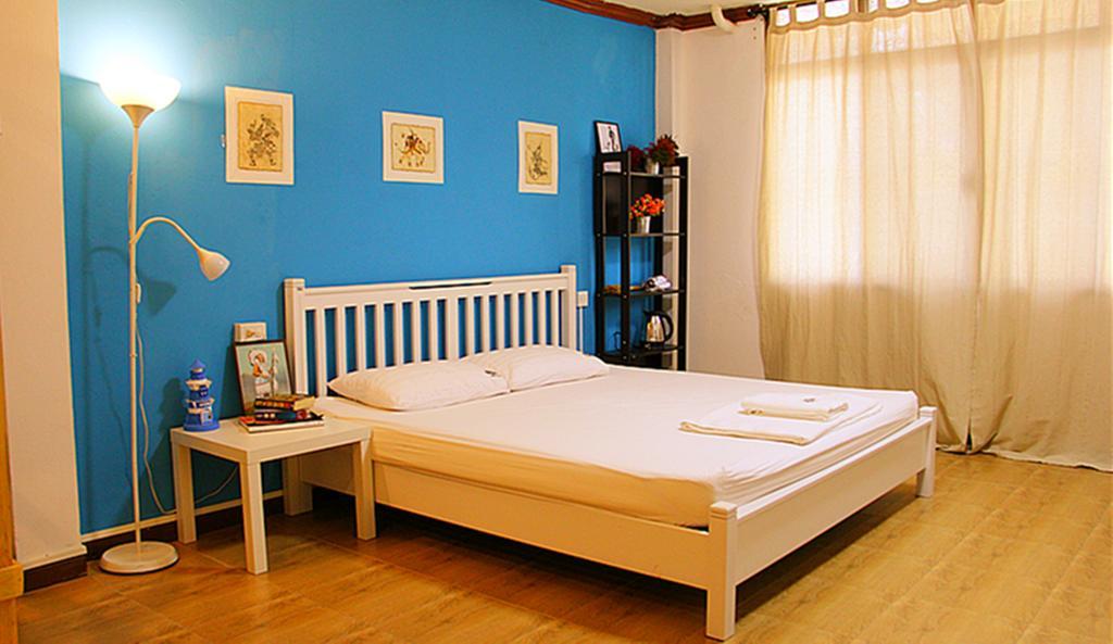 Tree Hostel Bangkok Buitenkant foto