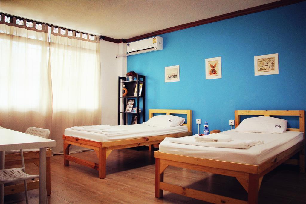 Tree Hostel Bangkok Buitenkant foto